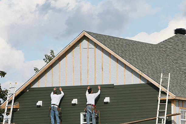 Professional Siding Replacement technician working in Nashville, IN